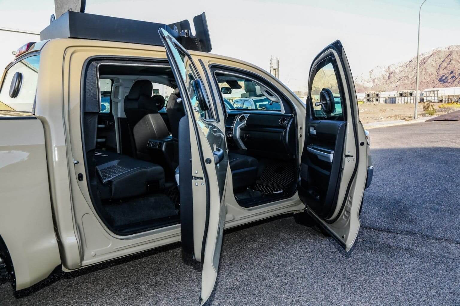 سيارات مصفحة